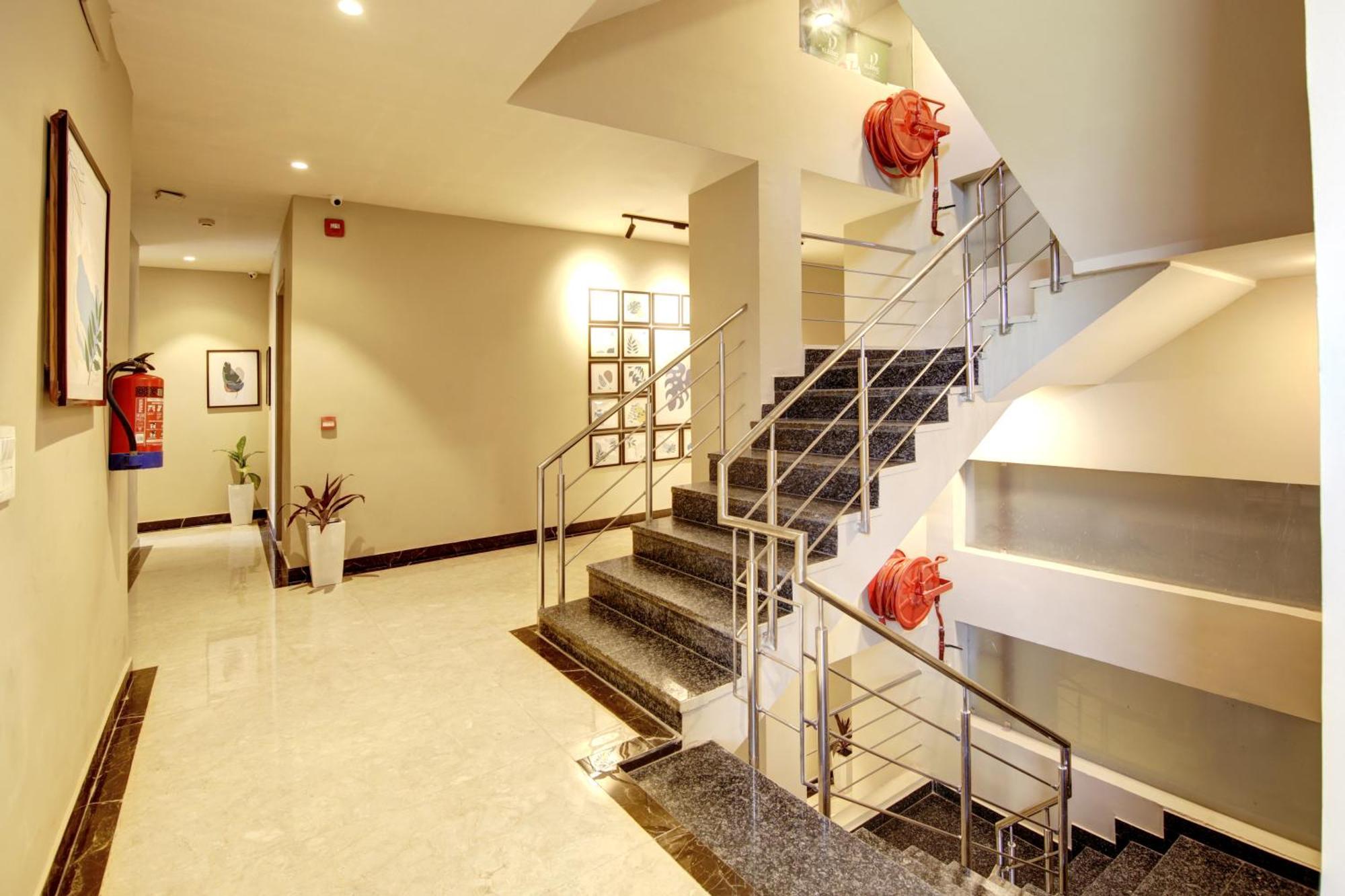 Saltstayz Select - Golf Course Road Гургаон Екстериор снимка